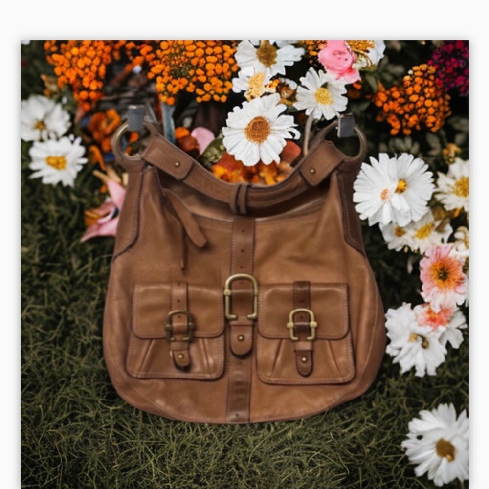Danier Leather Hobo Dome Purse Handbag​​​​​​ EUC -Butter soft leather-Amazing 🍂​